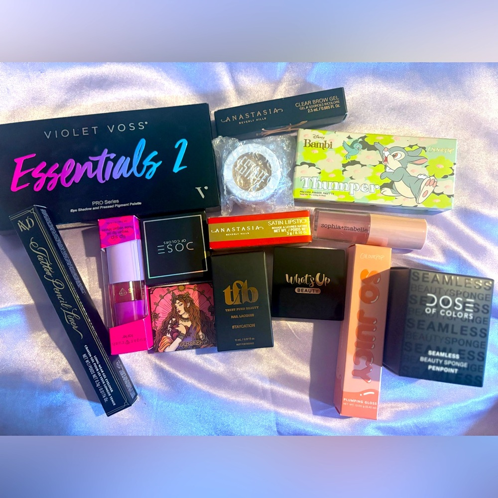 Huge bundle of Makeup and Skincare (2 pages)